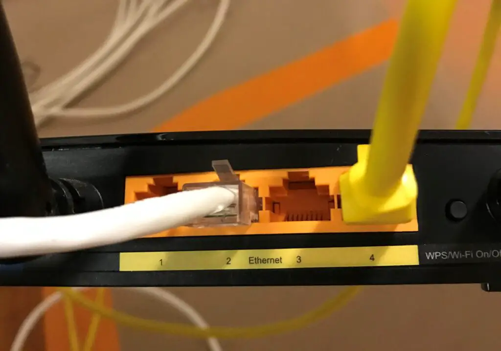 Υπολογιστής στον δρομολογητή σύνδεση θύρας Ethernet