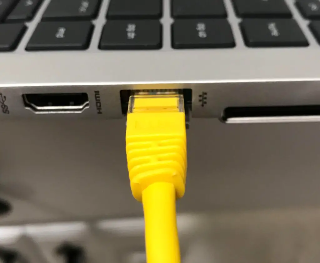 Cat5e cable with no ethernet port link lights on